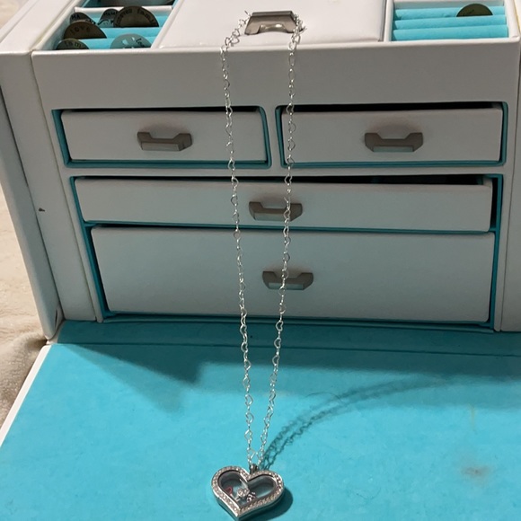 Origami Owl Small Heart Locket - Picture 4 of 8